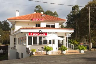 Edifici a Estrada (A). En venta hotel en a estrada, en una de las rutas del camino de s