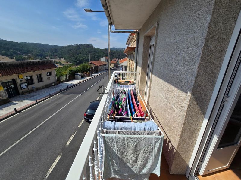 Foto ae07ba2a-7429-4a4e-a21e-24221f5a8703. Casa adossada a Forcarei