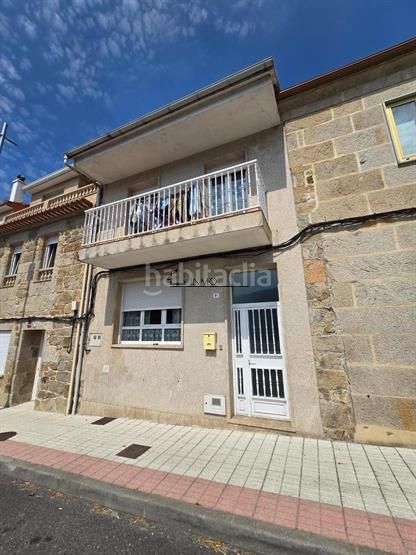 Foto f4b69742-5056-46fc-80a9-4b570a1216fa. Casa adossada a Forcarei