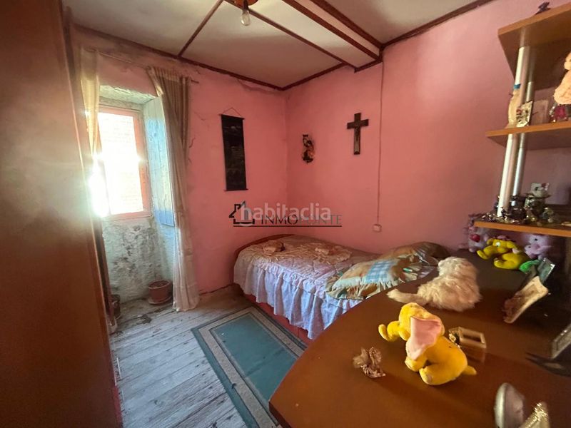 Foto 1554b02a-de4c-4f38-81f7-6a5dec76f20b. Casa se vende casa con enorme potencial a tan solo unos metros del emblemático santuario de a nosa señora do corpiño, en la parroquia d en Lalín