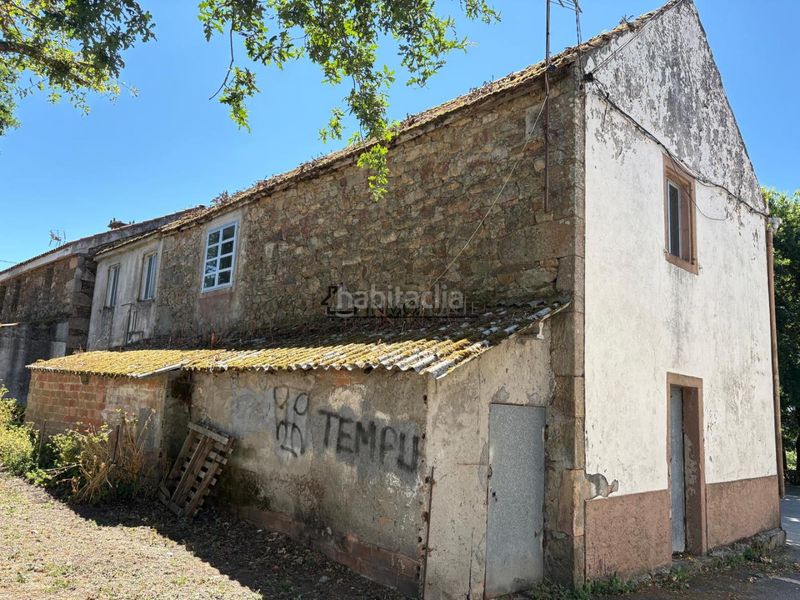 Foto c3727e6d-ccb2-40d6-8207-341e7909b6a9. Casa se vende casa con enorme potencial a tan solo unos metros del emblemático santuario de a nosa señora do corpiño, en la parroquia d en Lalín