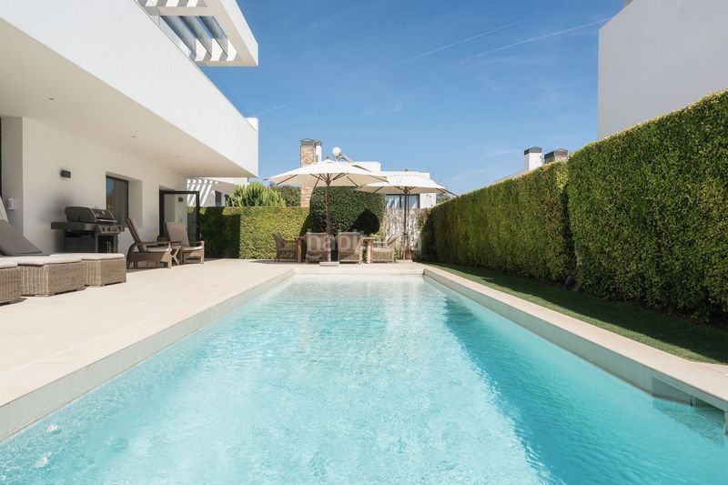 Foto 43a4e0aa-e5a1-4122-82d8-52b8ea519865. Casa amb aparcament piscina a Nueva Alcántara Marbella