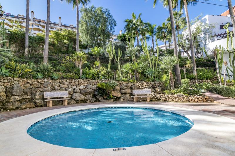 Foto 3613f585-510c-4e85-a8ff-cc7d2ec2abf0. Planta baixa amb aparcament piscina a Nueva Andalucía centro Marbella