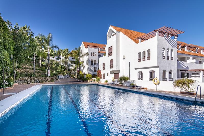 Foto 6fd9d498-5723-4361-be08-b823beeca94e. Planta baixa amb aparcament piscina a Nueva Andalucía centro Marbella