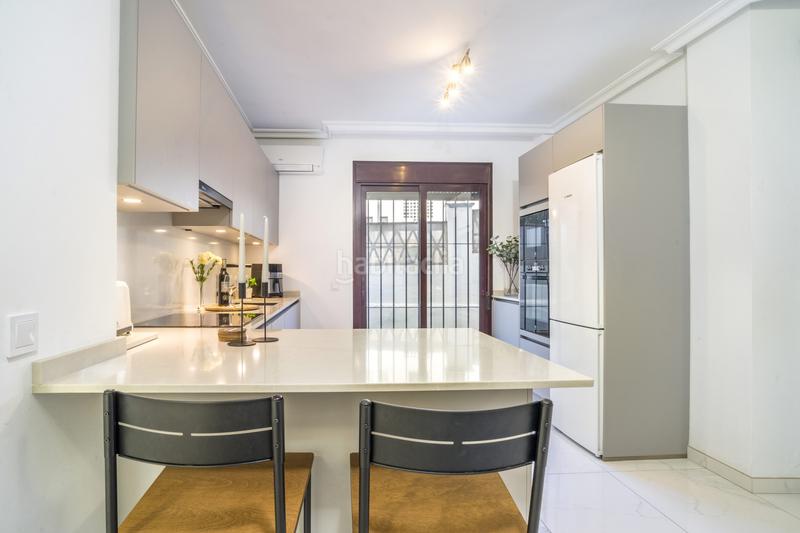 Foto f02b5c23-d7d0-47c8-85d2-480d23bf4d76. Planta baixa amb aparcament piscina a Nueva Andalucía centro Marbella