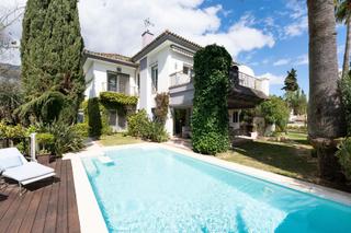 Casa a Sierra Blanca. Impresionante villa de estilo clásico en zona prestigiosa