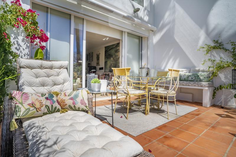 Foto 00c618d8-0ea3-47c2-adb8-bc5895b9843b. Planta baja apartamento en planta baja en venta en azahara i ubicación privilegiada y primera línea de golf en Marbella