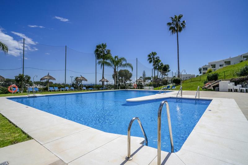 Foto b37096db-1114-4990-bcf6-461bc3bbedd0. Planta baja apartamento en planta baja en venta en azahara i ubicación privilegiada y primera línea de golf en Marbella
