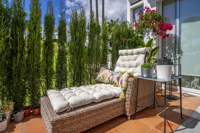 Foto ce43e751-4d54-46b8-872e-4bfc9e66f2f2. Planta baja apartamento en planta baja en venta en azahara i ubicación privilegiada y primera línea de golf en Marbella