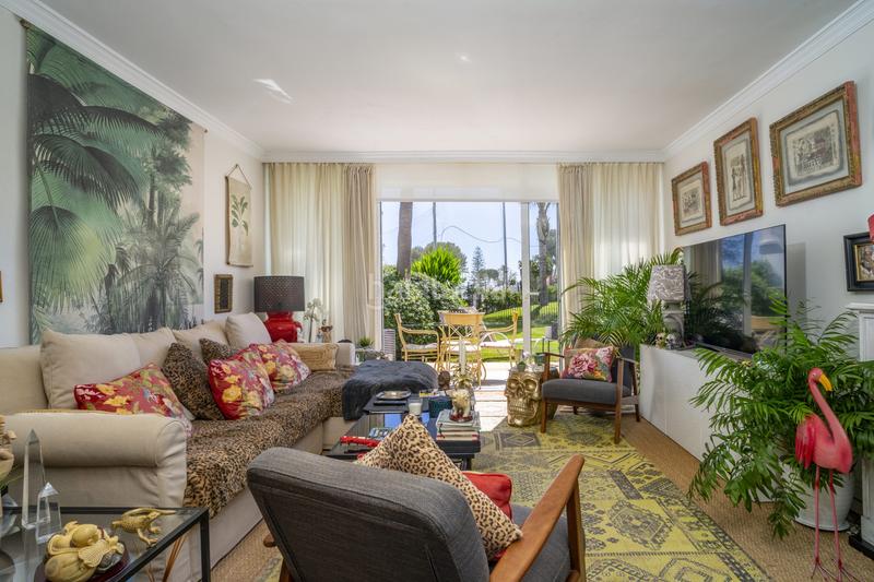 Foto dbde64a8-153f-4704-8e66-99cb25d15623. Planta baja apartamento en planta baja en venta en azahara i ubicación privilegiada y primera línea de golf en Marbella