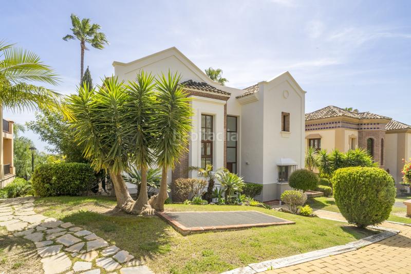 Foto 07018b26-a428-454e-9ffd-3c900309a077. Casa villa de lujo en urbanización prestigiosa en Marbella