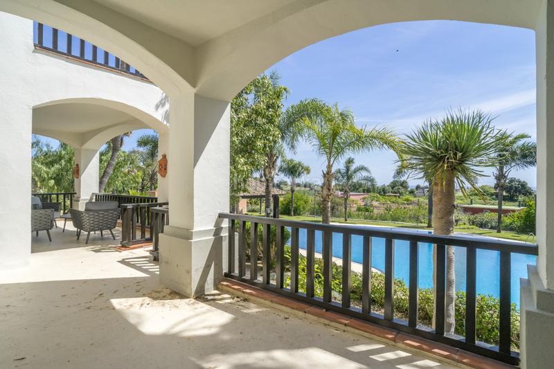 Foto 41629a71-dea2-4ea5-bbfd-3c74a60c17b4. Casa villa de lujo en urbanización prestigiosa en Marbella