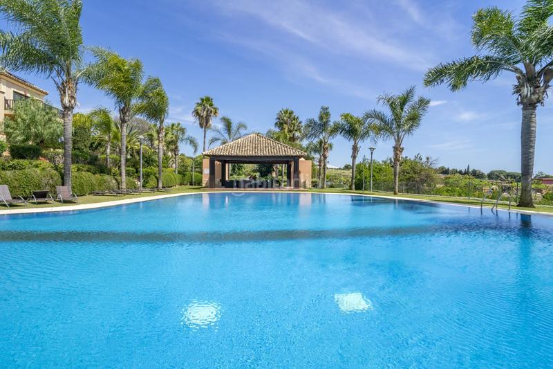 Foto 427e88dd-2950-4bff-acb5-dc15542b8ed1. Casa villa de lujo en urbanización prestigiosa en Marbella