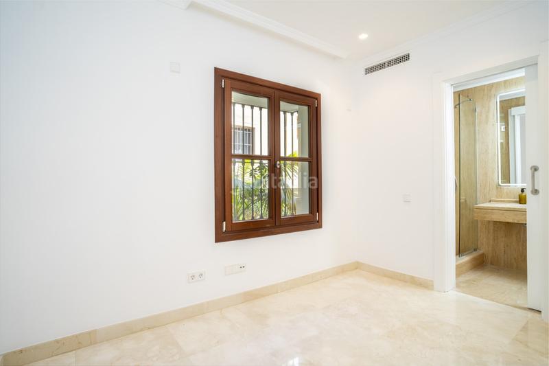 Foto 5280b4df-4bcd-474a-8bea-6947dfe69ed3. Casa villa de lujo en urbanización prestigiosa en Marbella