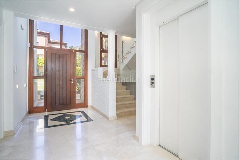 Foto 6c0df478-79e8-4a40-850b-d2c9a947ec6f. Casa villa de lujo en urbanización prestigiosa en Marbella
