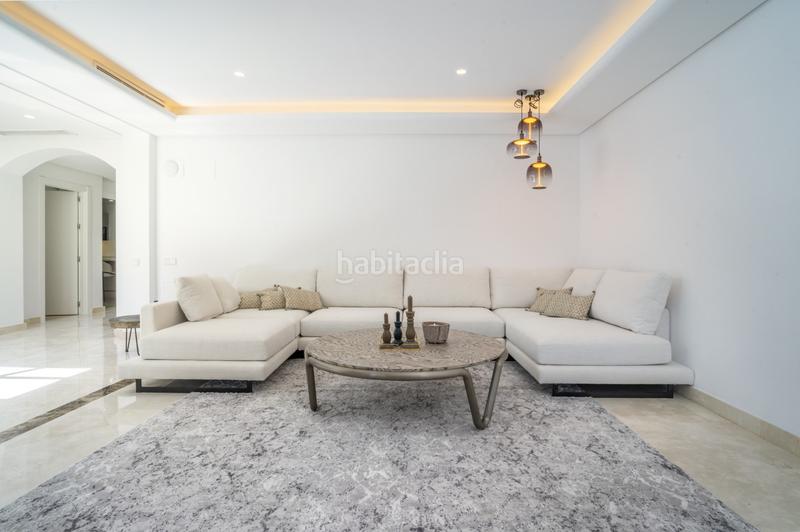 Foto d66cf1a1-bd3b-4b7d-a617-706a31cd2e13. Casa villa de lujo en urbanización prestigiosa en Marbella
