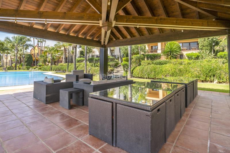 Foto e165072e-22ce-4009-8ebe-7f7704781c44. Casa villa de lujo en urbanización prestigiosa en Marbella