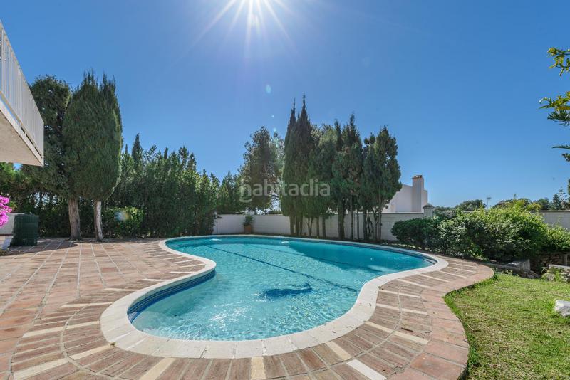 Foto b5c64651-4d8c-4b20-a31b-c38062ae0110. Casa amb aparcament piscina a Nueva Andalucía centro Marbella