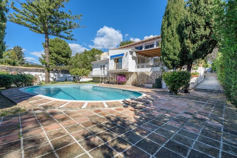 Foto b95129d3-f2b7-4c31-ba58-418ff38a2a23. Casa amb aparcament piscina a Nueva Andalucía centro Marbella