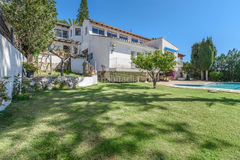 Foto c43b43ee-6ceb-4e1e-8b00-08f31fdbb387. Casa amb aparcament piscina a Nueva Andalucía centro Marbella