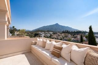 Apartamento en Los Naranjos. Apartamento reformado con impresionantes vistas al mar y a la mo