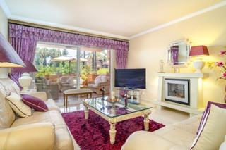 Planta baixa a Puerto Banús. Elegante apartamento en planta baja en embrujo playa  ubicación