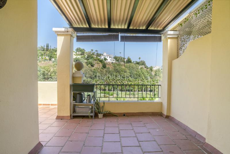 Foto a5b35b6c-f733-42f4-a067-79ff3ca441af. Apartamento lujoso apartamento en primera línea de golf con vistas panorámicas en La Quinta en Benahavís