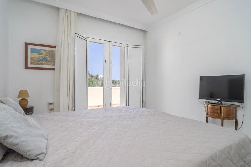 Foto d442ed97-565a-4b4f-9257-df69325c30a4. Apartamento lujoso apartamento en primera línea de golf con vistas panorámicas en La Quinta en Benahavís