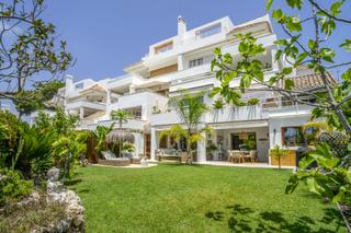Planta baja en Los Naranjos. Encantador apartamento en esquina en planta baja con sensación d