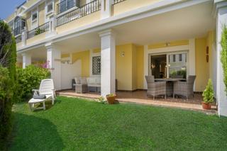 Planta baixa a Aloha. Apartamento con jardín cerca de todas las comodidades