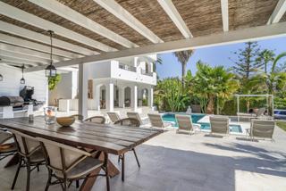 Casa a Nueva Andalucía centro. Villa recientemente renovada cerca de servicios