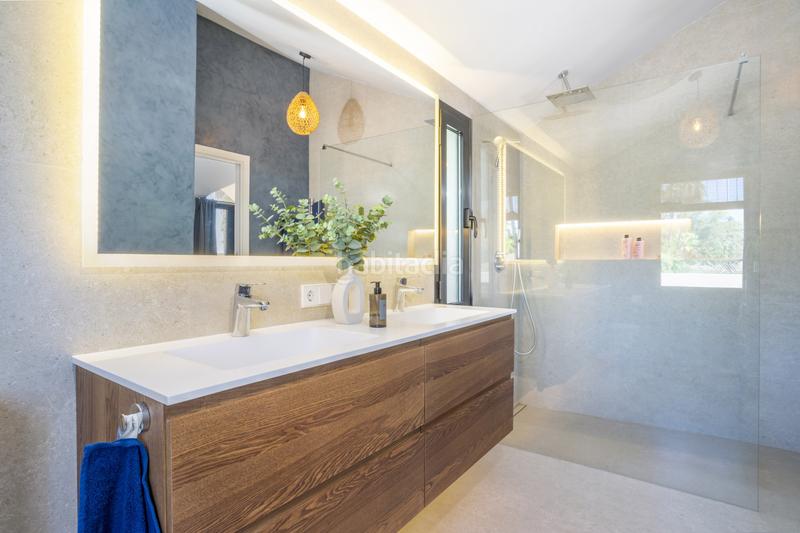 Foto 243989b7-cea9-4ed0-a5b9-d9891ef7d146. Casa villa reformada en venta en la exclusiva zona de golf valley de nueva andalucía en Marbella