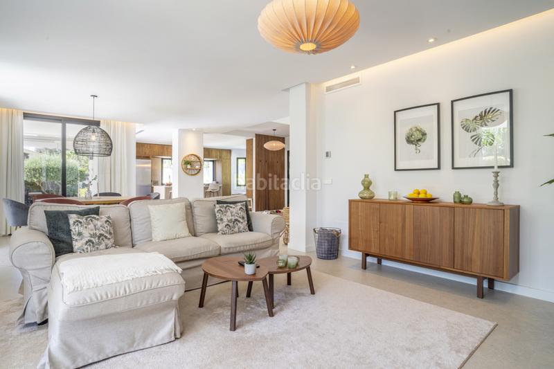 Foto 38a96558-86a9-41c3-bf95-bf57357fb76d. Casa villa reformada en venta en la exclusiva zona de golf valley de nueva andalucía en Marbella