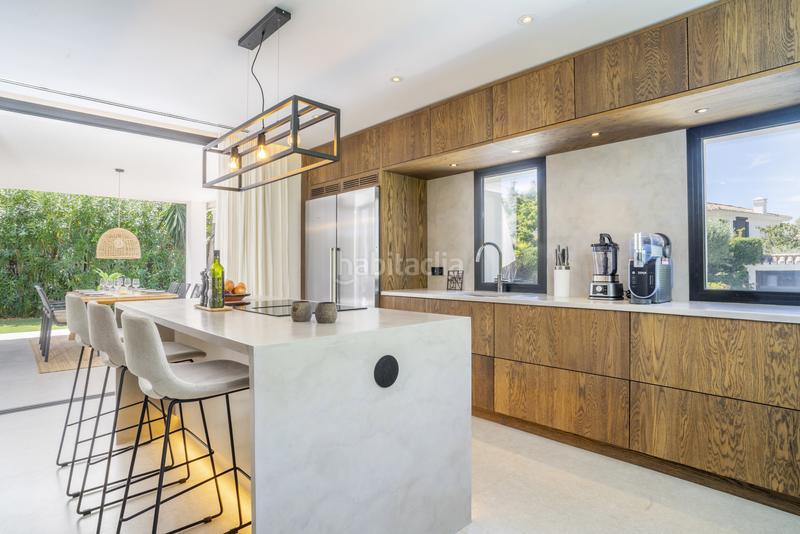 Foto 9612d33d-2d4b-46f1-a0c3-24351a397153. Casa villa reformada en venta en la exclusiva zona de golf valley de nueva andalucía en Marbella
