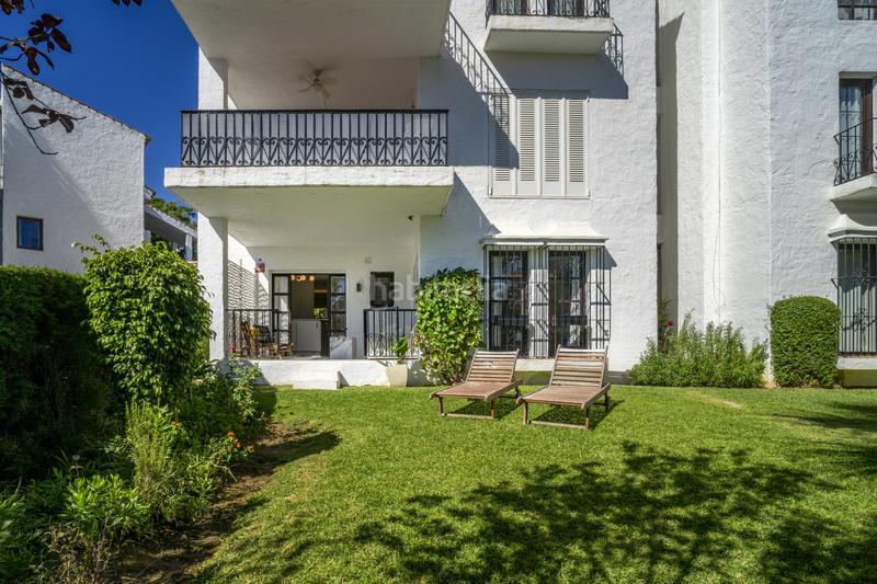 Foto 1929d481-ea66-438a-9a61-539f9390bd3a. Piano terra con parcheggio piscina in Los Naranjos Marbella