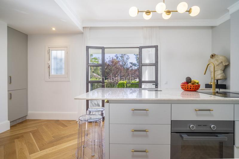 Foto d4e6c9c3-1138-41e1-9c74-545df00b347c. Piano terra con parcheggio piscina in Los Naranjos Marbella