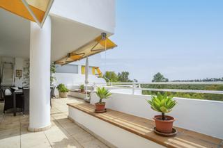 Appartement à Guadalmina Alta. Amplio apartamento de 2 dormitorios con distribución excepcional