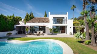 Casa a Los Naranjos. Hermosa villa familiar a solo unos pasos del club de golf los na