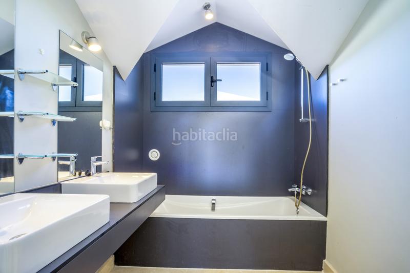 Foto 5f7da033-aa93-42dc-a2a3-1402c8b66f98. Attico con parcheggio piscina in La Concha - Resina Golf Estepona