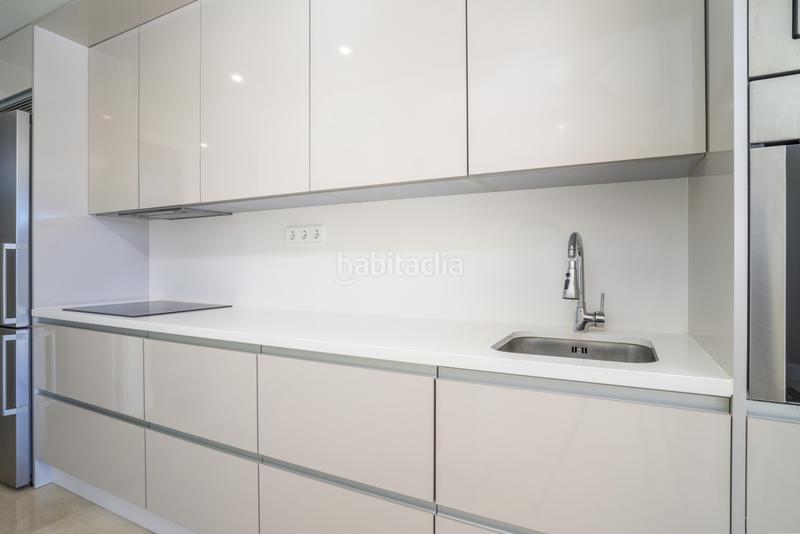 Foto 6888c07d-87d3-4c55-b254-652881c2938a. Attico con parcheggio piscina in La Concha - Resina Golf Estepona