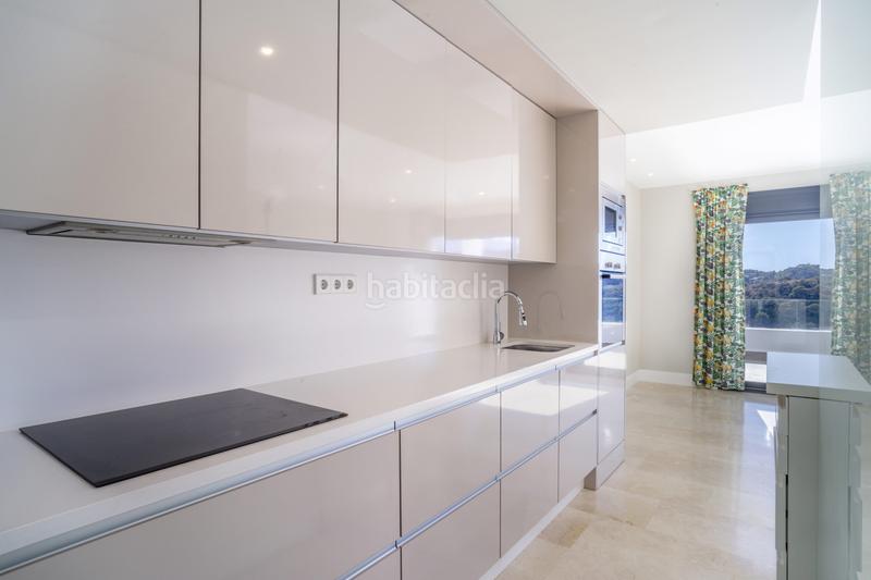 Foto e11223cc-3ac6-4af3-888f-9aa99b500d6a. Attico con parcheggio piscina in La Concha - Resina Golf Estepona