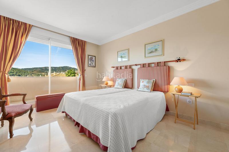 Foto 1cf612e6-5ab6-471c-a116-9a300d1a300a. Attique avec parking piscine dans Los Naranjos Marbella