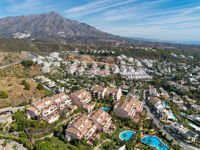 Foto 2a463c1d-8b1d-4015-9ef1-d147156fdfa3. Attique avec parking piscine dans Los Naranjos Marbella