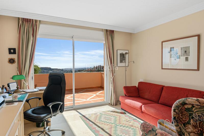 Foto 5ccc3cf6-7620-4705-8ab1-69142325d154. Attique avec parking piscine dans Los Naranjos Marbella