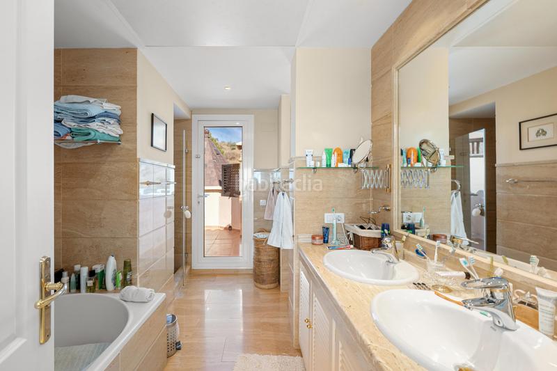 Foto 77002937-5eb1-4c76-95e4-f7913e0f0d08. Attique avec parking piscine dans Los Naranjos Marbella