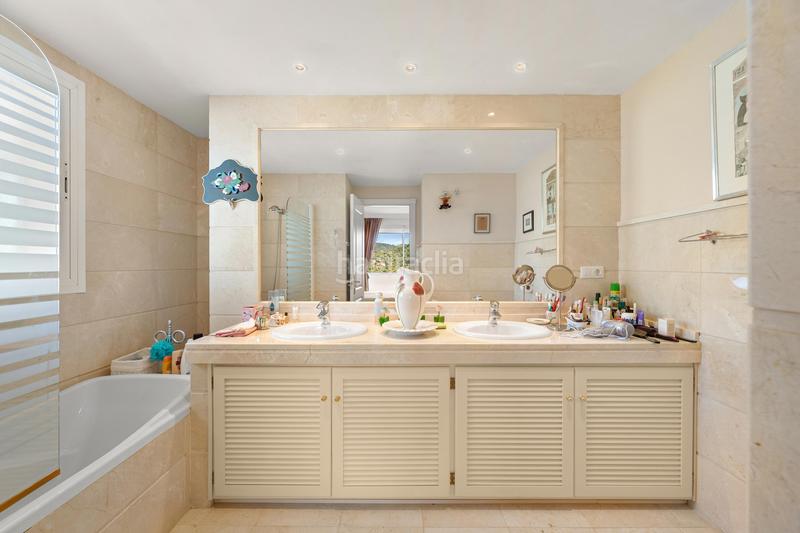 Foto d24dfeea-d2e6-4a52-894f-782683759d65. Attique avec parking piscine dans Los Naranjos Marbella