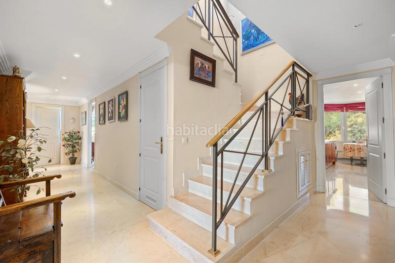 Foto d7bc9ea2-a279-4654-a810-1fa83ea1ae7b. Attique avec parking piscine dans Los Naranjos Marbella