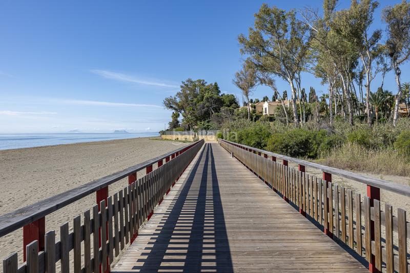 Foto 239da5e1-6a9c-4e5c-9e7d-db03d69ff46d. Apartment with parking pool in El Velerín Estepona