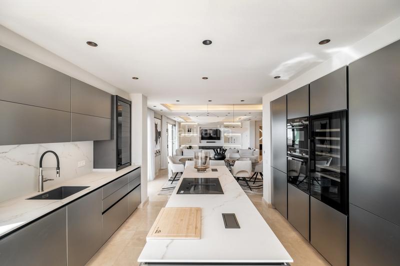 Foto b11e66eb-ab2c-4390-b074-e761f5dd7cb8. Attico con parcheggio piscina in Aloha Marbella