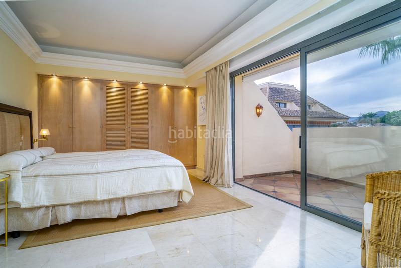 Foto 15c024ed-512a-49db-8784-6c5d96625d37. Penthouse with parking pool in Los Naranjos Marbella